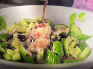 Sweet and sour cucumber salad (pai huang gua 拍黄瓜)